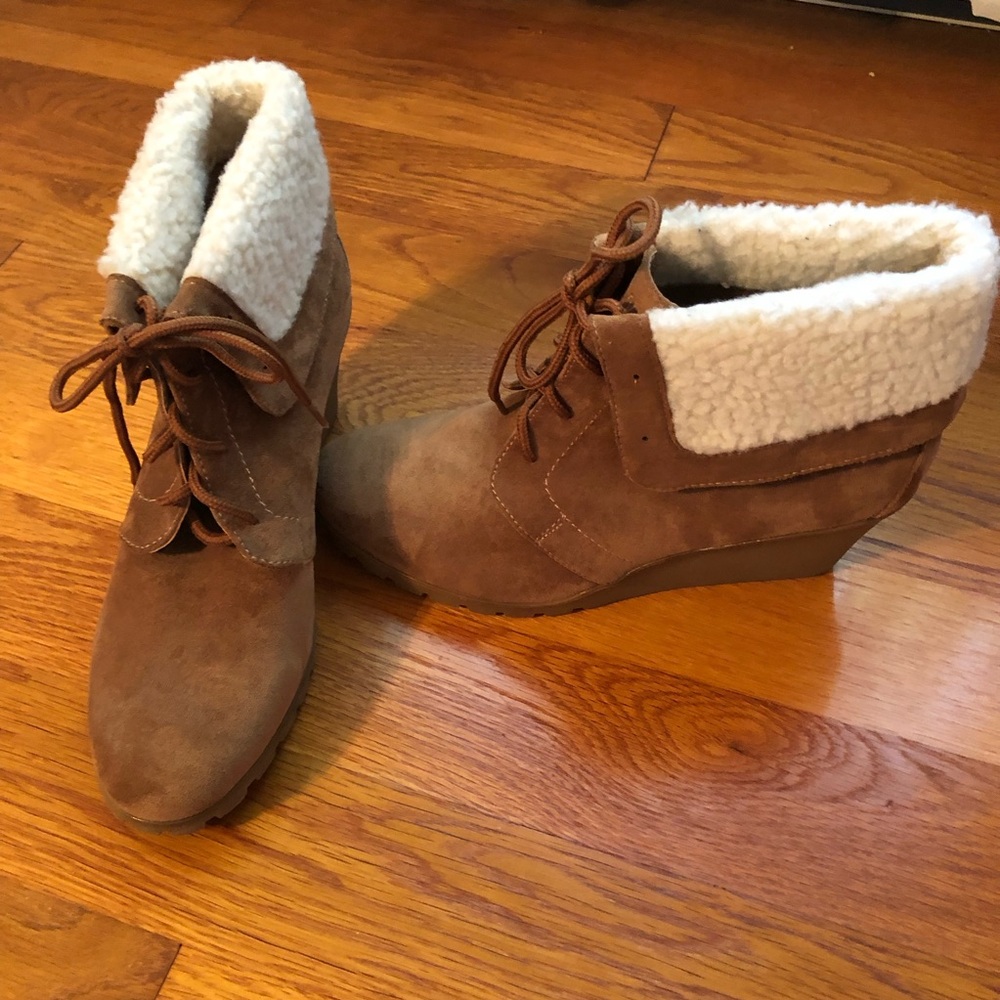 Women size 10 wedged ankle boot